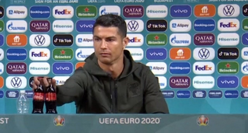 Cú gạt tay của Ronaldo khiến Coca-Cola “bốc hơi” 4 tỷ USD