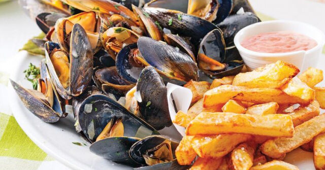 Trải nghiệm 12 món ăn quê hương của đội tuyển Bỉ