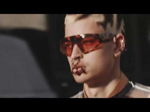 Burberry công chiếu buổi trình diễn thời trang nam giới Xuân Hè 2022