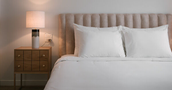 6 tips để trải giường ở nhà "sang xịn mịn" như giường khách sạn từ cô nàng có 4 năm kinh nghiệm trong ngành