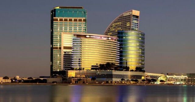 Crowne Plaza Dubai - Khách sạn 'thần tài' của đội tuyển Việt Nam