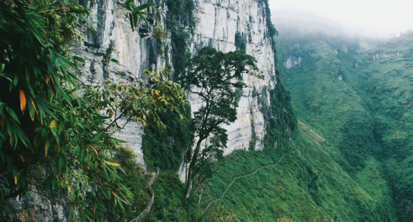 Vách Đá trắng - con đường xuyên mây đẹp thổn thức trên Mã Pí Lèng
