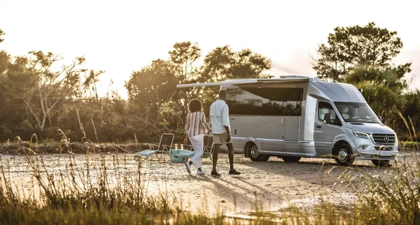 Airstream x Mercedes-Benz 2021 Atlas Touring Coach sở hữu nội thất xa hoa như khách sạn 5 sao