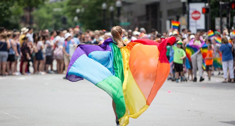 Nhiều thương hiệu lớn đồng loạt ra mắt các BST ủng hộ Pride Month - P1