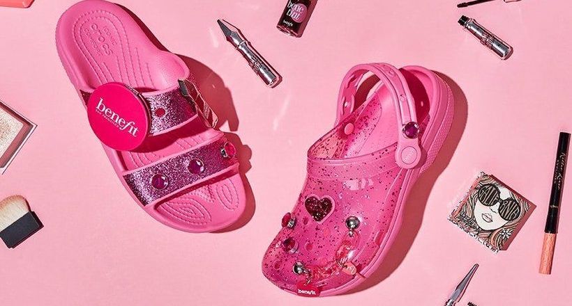 Crocs x Benefit Cosmetics “cháy hàng” trong ngày ra mắt