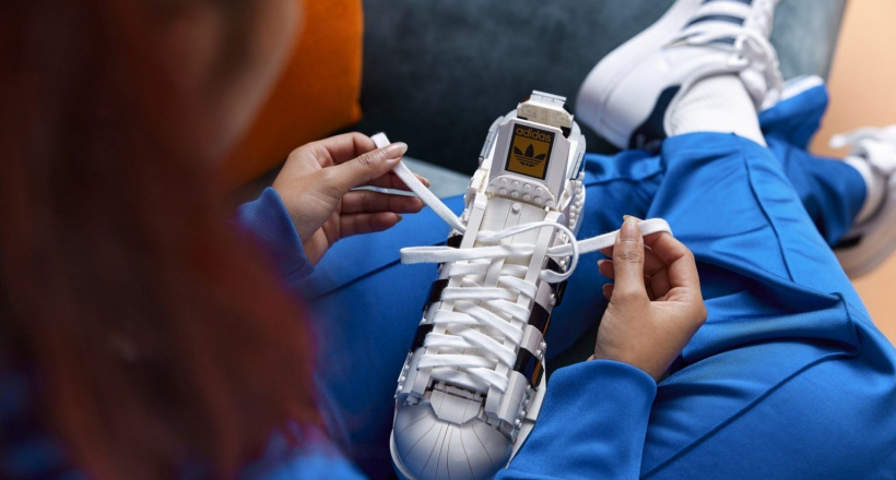 Adidas Superstar kinh điển trong diện mạo LEGO