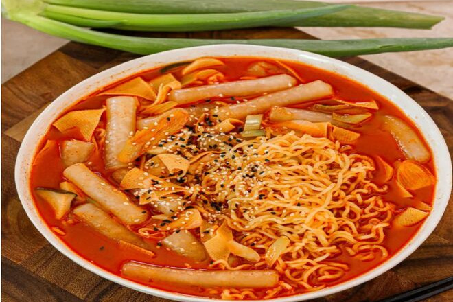 Tokbokki “kiểu Việt Nam” tiếp tục gây sơn sốt tại xứ sở kim chi