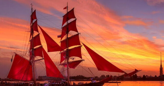 Ngoài EURO 2020, hãy đến Saint Peterburg hòa mình vào lễ hội Cánh buồm đỏ thắm