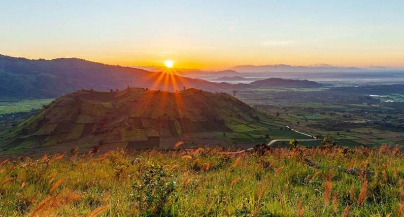 Nơi phố trập trùng bên những miệng núi lửa