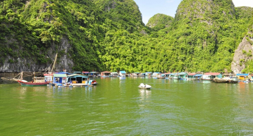 Làng chài Cửa Vạn sánh vai cùng những ngôi làng đẹp nhất trên thế giới