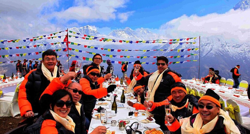 15 phút ăn sáng trên đỉnh Everest với giá 5000 USD/người