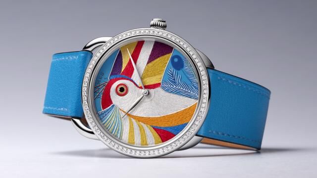 Đồng hồ Hermès “thêu” sợi tơ tằm và đính 82 viên kim cương