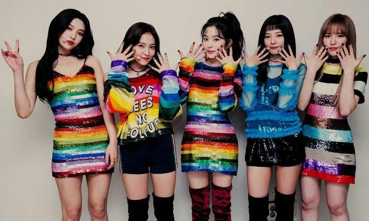 Trang phục hàng hiệu sau biểu diễn của các idol K-pop sẽ đi về đâu?