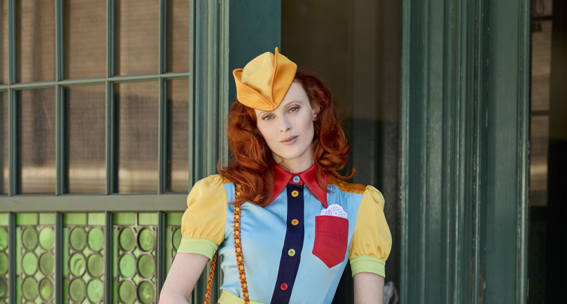 Moschino resort 2022 collection - MV nhạc kịch lấy cảm hứng từ đồ ăn và thời kỳ vàng son của Hollywood