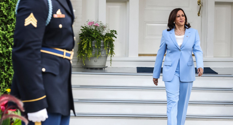 Phó tổng thống Mỹ Kamala Harris chuộng trang sức ngọc trai