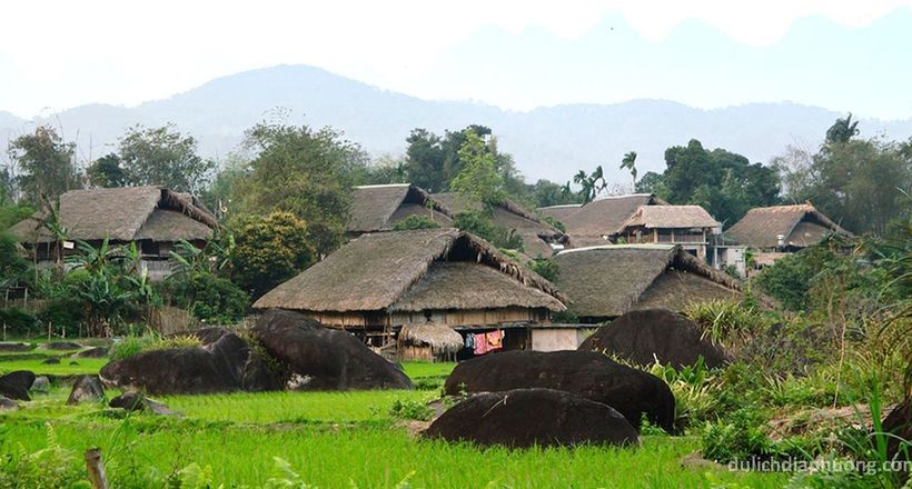 Có một ngôi làng ngủ quên dưới chân Cổng Trời - Nậm Đăm