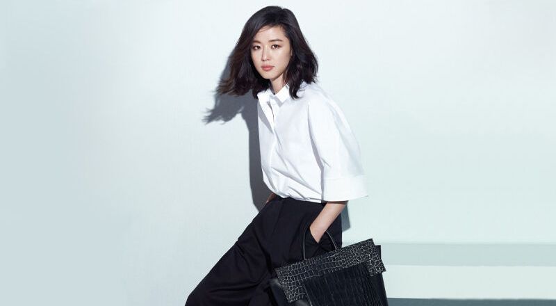 Phối đồ với sơ mi trắng sành điệu như người nổi tiếng