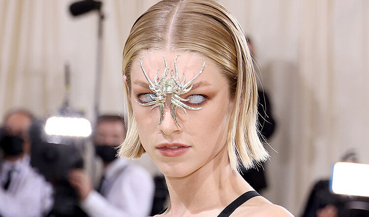 Người đẹp chuyển giới Hunter Schafer gây ấn tượng mạnh tại Met Gala