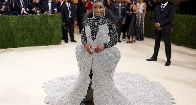 Đầm của siêu sao thể thao Mỹ Simone Biles tốn 6.650 giờ thực hiện