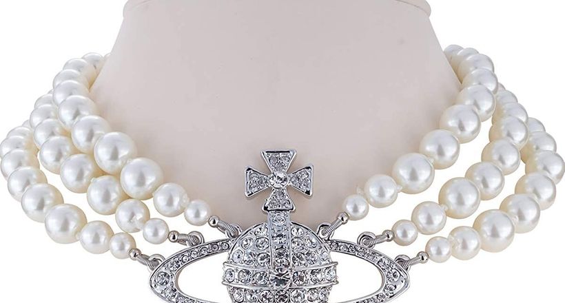 Sự trở lại của chuỗi choker ngọc trai Vivienne Westwood
