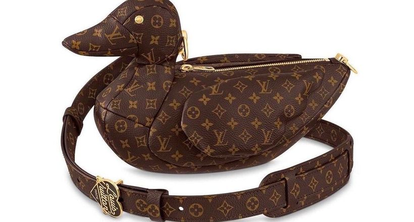 Louis Vuitton lại tiếp tục “gây choáng” với chiếc túi … con vịt 103 triệu đồng