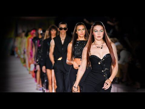 Versace tái hiện bản sắc trong BST Xuân Hè 2022