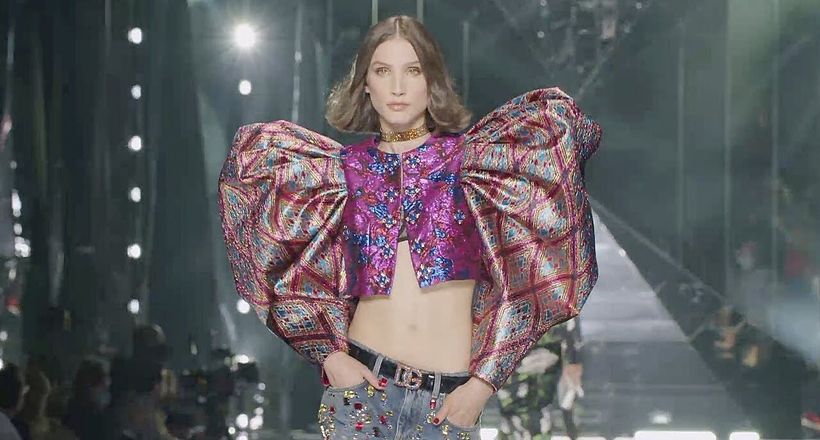 Dolce & Gabbana Xuân Hè 2022 - Sự trở lại của thời trang Y2K
