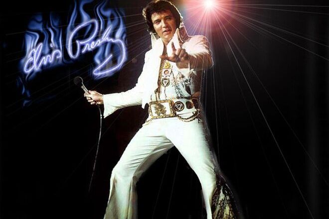 Trang phục của huyền thoại Elvis Presley được bán đấu giá triệu USD