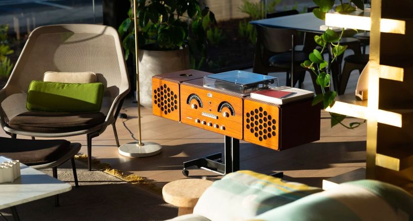 Chiếc Radio cổ điển được thiết kế bởi anh em nhà Castiglioni cuốn hút nhiều ngôi sao yêu thích