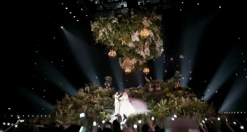 Trương Trí Lâm bù đắp cho Viên Vịnh Nghi một hôn lễ trên sân khấu