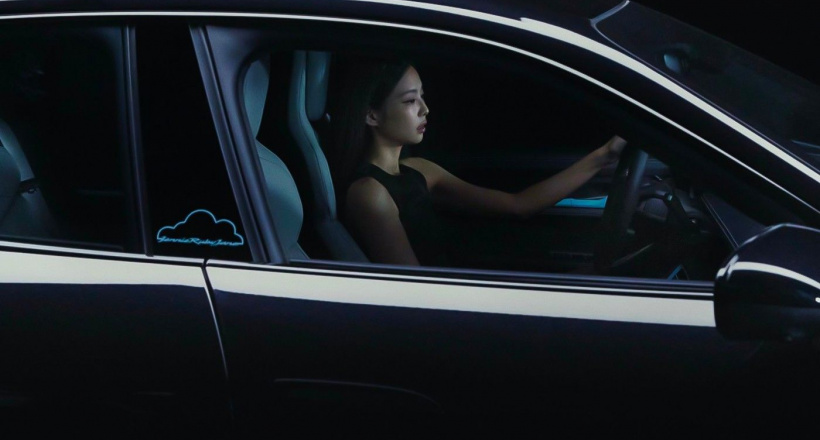 Porsche chế tạo Taycan 4S Cross Turismo đặc biệt cho Jennie Blackpink