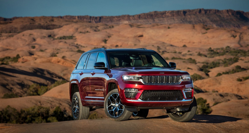 Triển lãm ô tô Việt Nam 2022: Jeep Grand Cherokee ra mắt với giá hơn 6 tỷ
