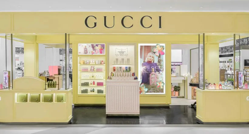Gian hàng Gucci Beauty Crescent Mall gian hàng thứ 3 tại Việt Nam