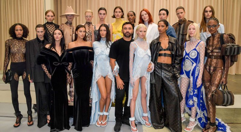 Burberry Xuân Hè 2023: Tôn vinh di sản hàng thế kỷ của Burberry