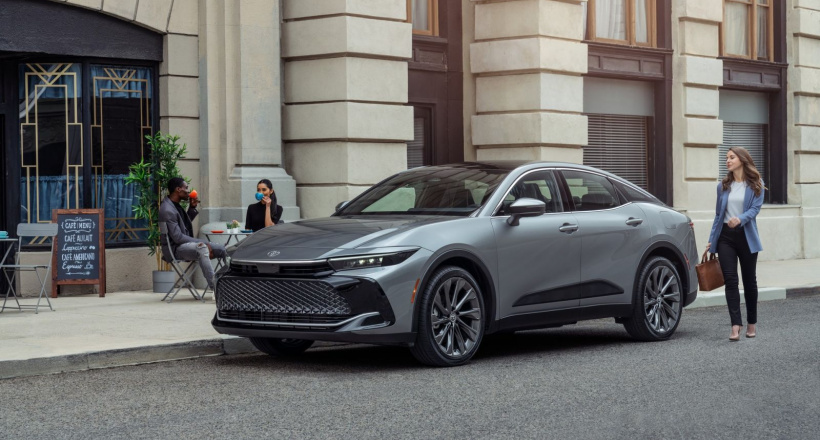 Toyota Crown dự kiến có thêm biến thể plug-in hybrid