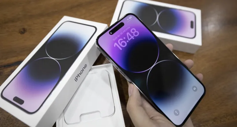 Cảnh trái ngược trong ngày mở đặt cọc các dòng iPhone 14 tại Việt Nam