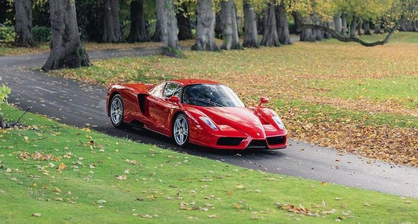 Một chiếc xe Ferrari Enzo huyền thoại được bán với giá 2,9 triệu USD