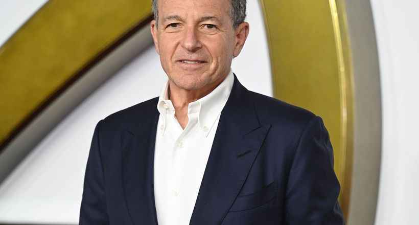 Bob Iger quay lại với vị trí CEO Disney