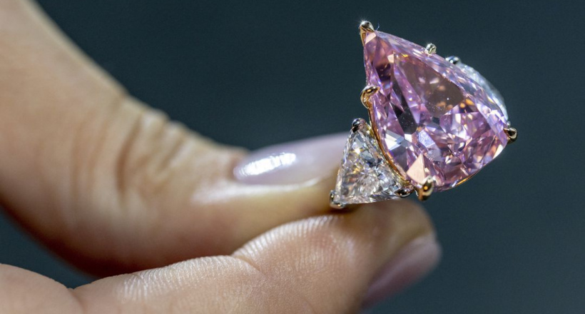 Một viên kim cương hồng “may mắn” được bán với giá 28,8 triệu USD tại Christie's