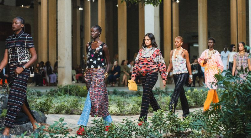 BST Metier d’Art CHANEL 2023 Bức tranh văn hóa ở lục địa châu Phi