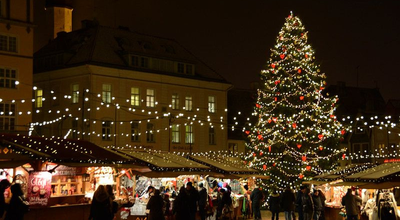Khám phá những khu chợ Giáng sinh ở châu Âu mang sự ấm áp, rực rỡ