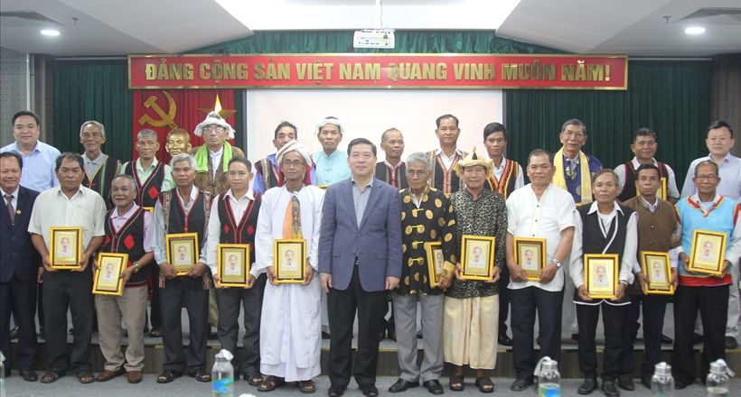 Thứ trưởng, Phó Chủ nhiệm Ủy ban Dân tộc gặp mặt Đoàn đại biểu Người có uy tín tỉnh Ninh Thuận