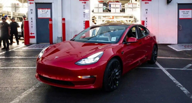 Tesla và Nissan tạo ra những chiếc xe điện đáng tin cậy nhất