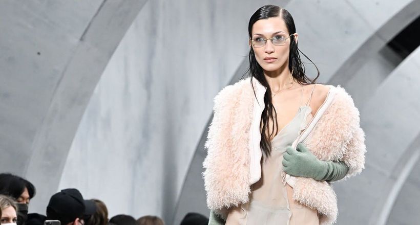 Fendi | Fall Winter 2022/2023: Tái hiện di sản thời trang Fendi