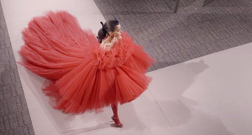 Giambattista Valli - Haute Couture Xuân/Hè 2022: Đương đại hòa cùng cổ điển