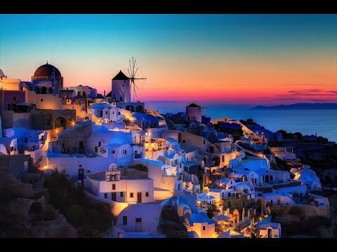 Santorini, Hy Lạp - Một trong những hòn đảo đẹp nhất thế giới.