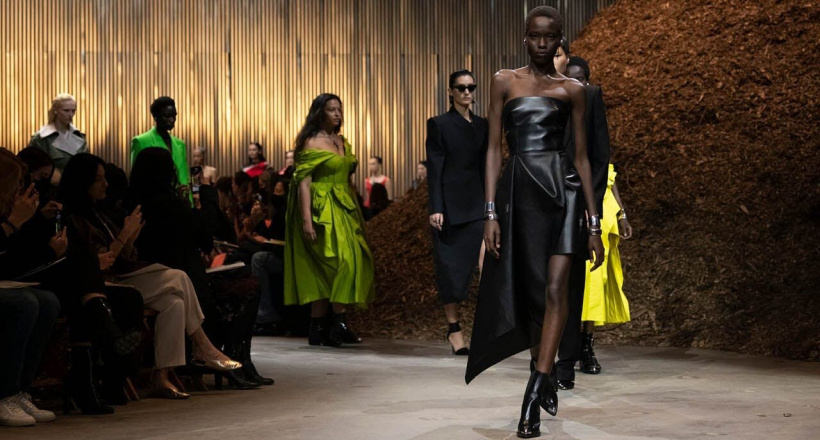 Alexander McQueen Autumn/Winter 2022: Thú vị, sáng tạo, đầy năng động