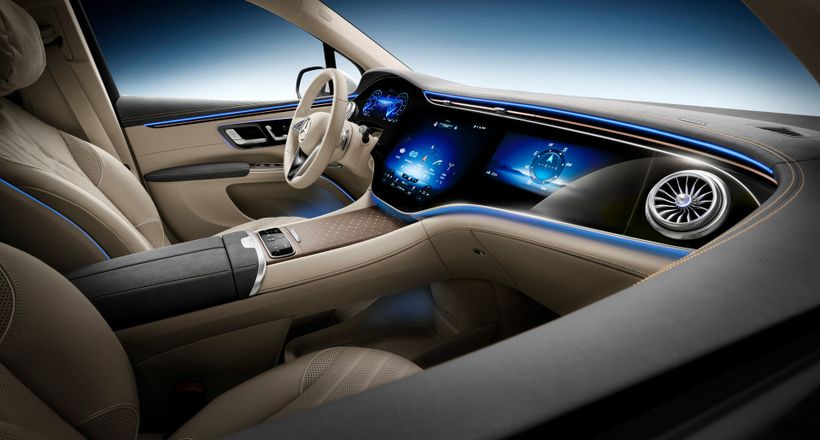 Mercedes-Benz hé lộ những hình ảnh đầu tiên về nội thất SUV EQS 2023