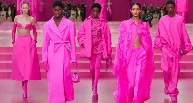 Valentino Thu Đông 2022 - Chỉ cần 1 sắc hồng nói lên đẳng cấp