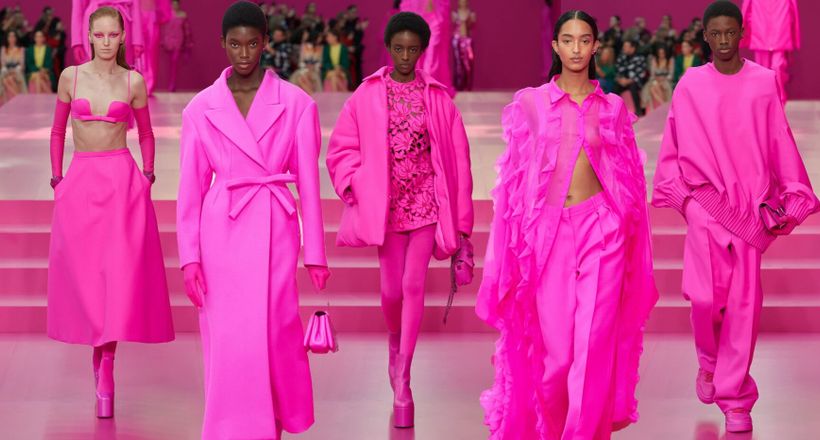Valentino Thu Đông 2022 - Chỉ cần 1 sắc hồng nói lên đẳng cấp